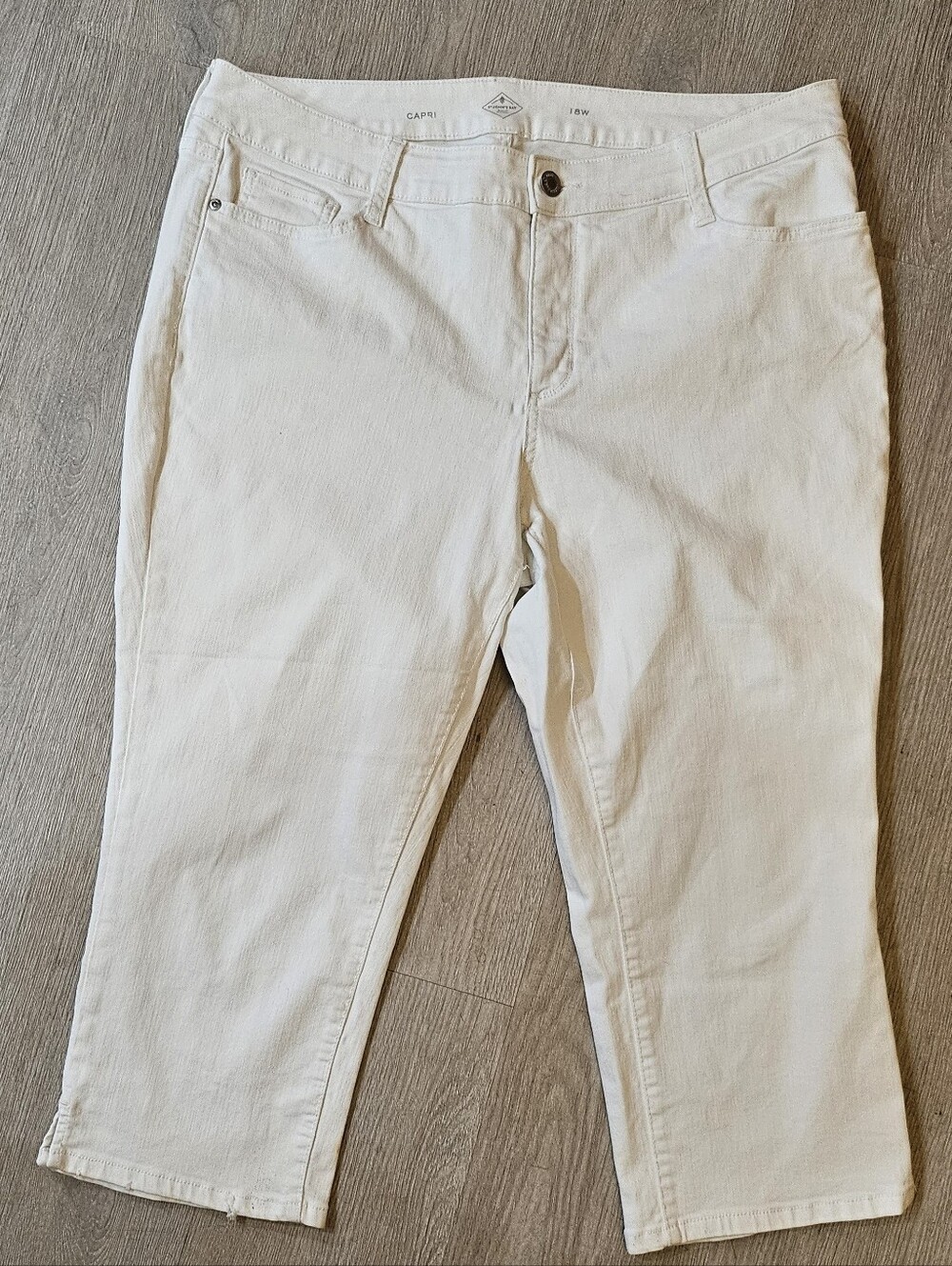 18W- St. John's Bay- White Capri Jeans